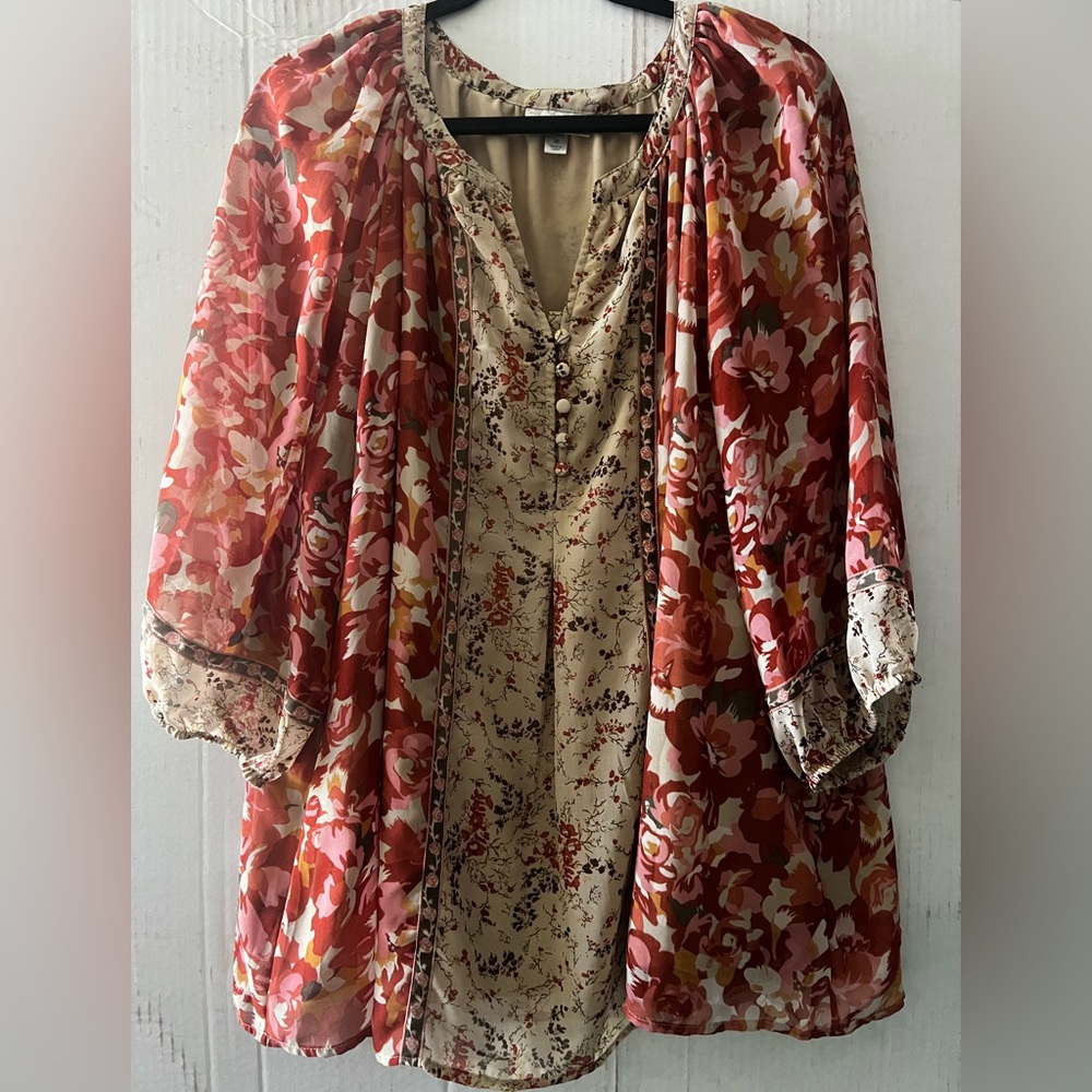 Dressbarn Red and Cream Floral Blouse 👚